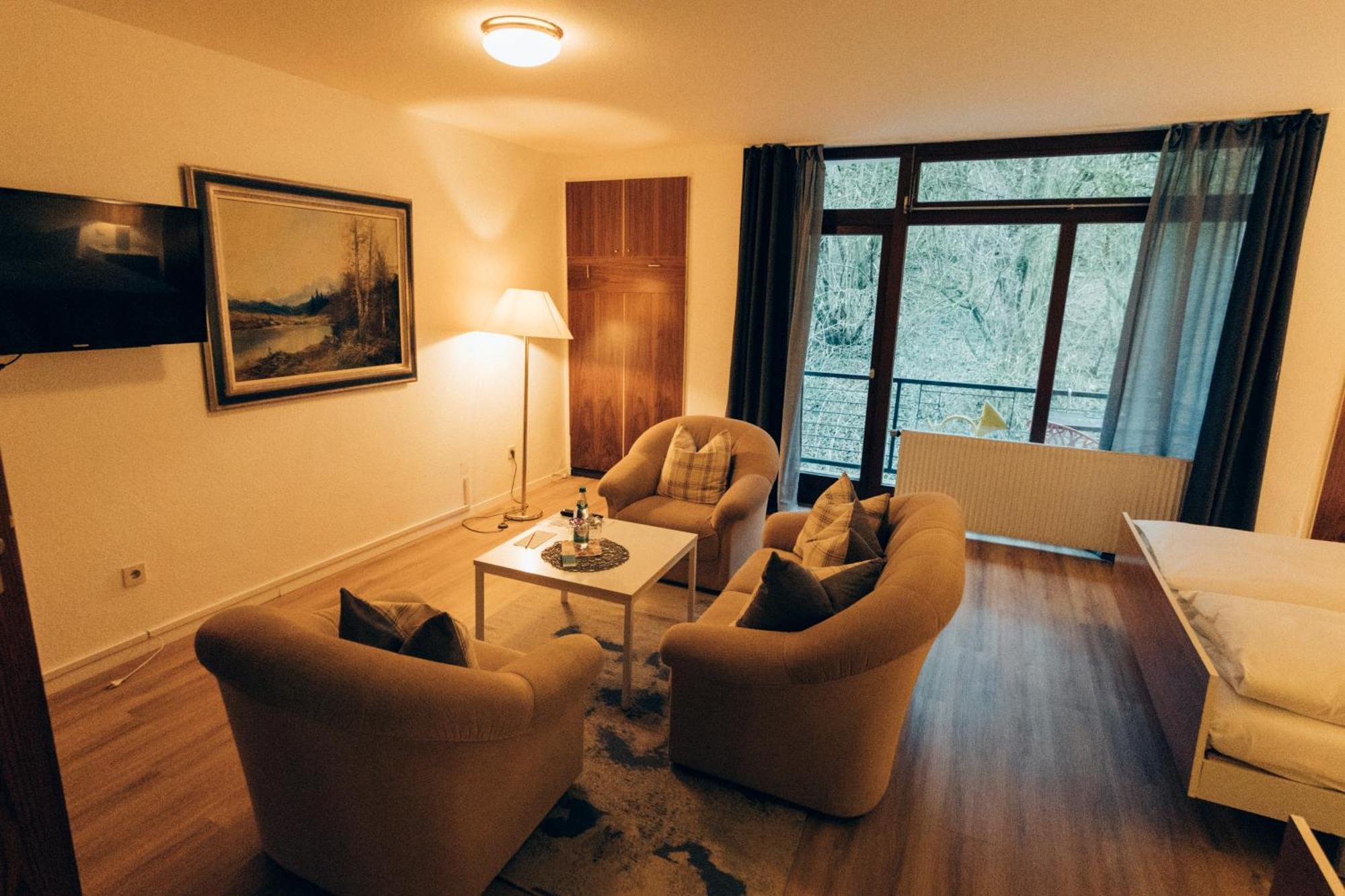 Gasthof Hotel Zur Post Egloffstein ภายนอก รูปภาพ