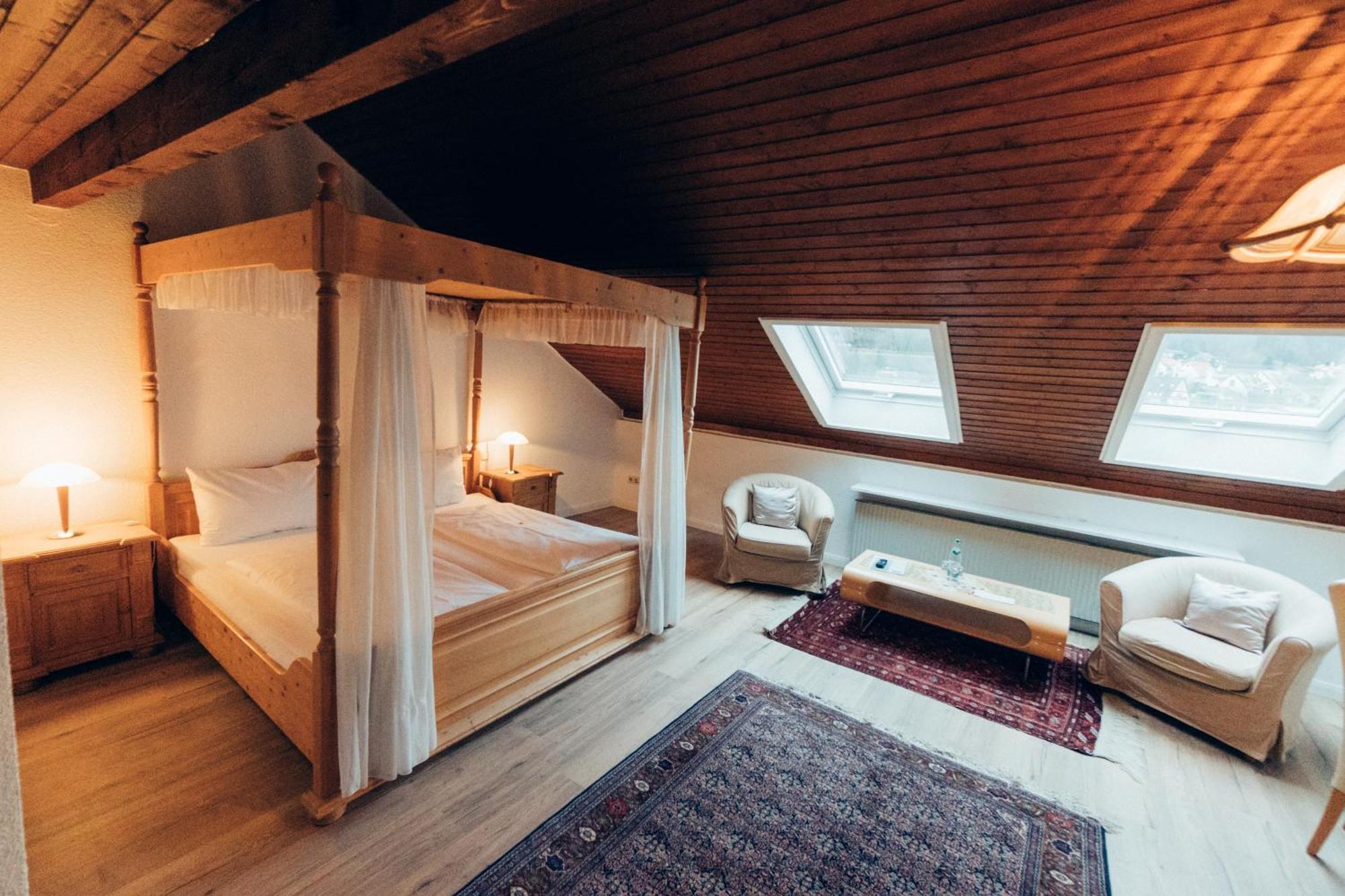 Gasthof Hotel Zur Post Egloffstein ภายนอก รูปภาพ