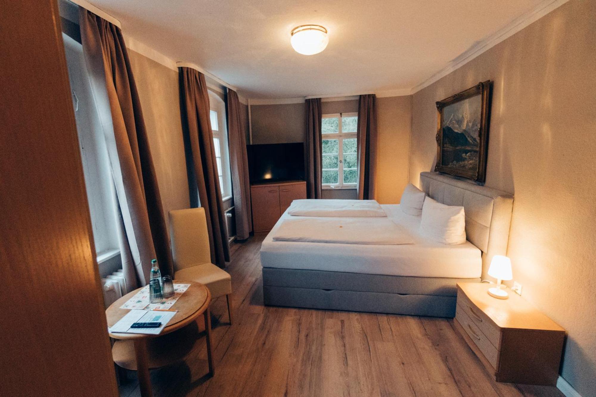 Gasthof Hotel Zur Post Egloffstein ภายนอก รูปภาพ